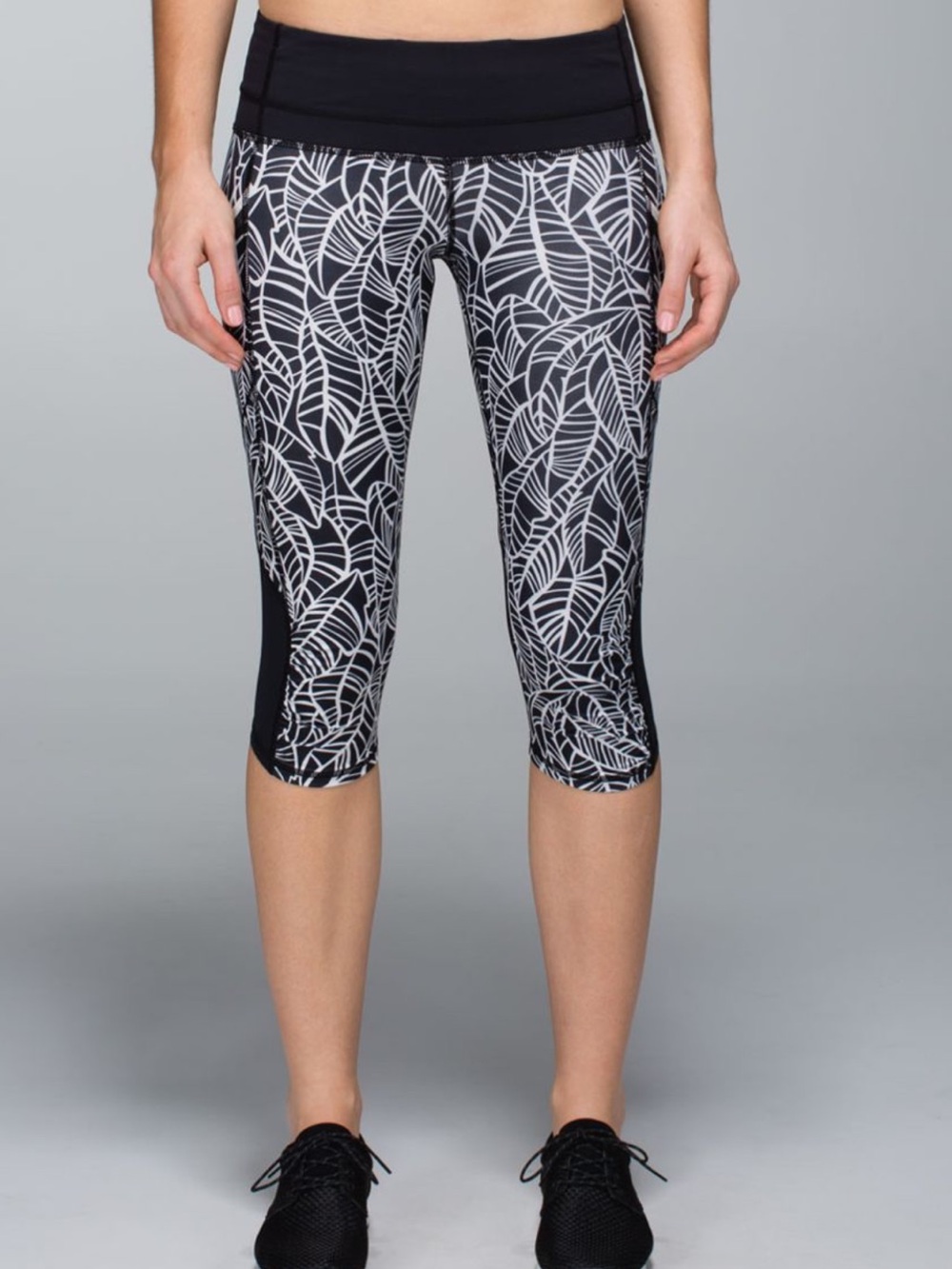 Lululemon Run A Marathon Crop II Pretty Palm Black Angel Wing in Black